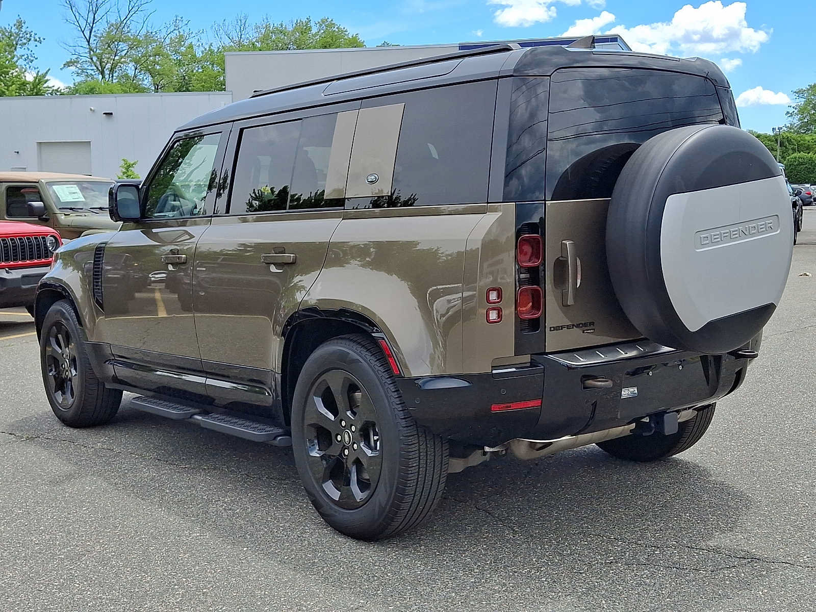 Used 2022 Land Rover Defender 110 X-Dynamic SE AWD/4WD image 4