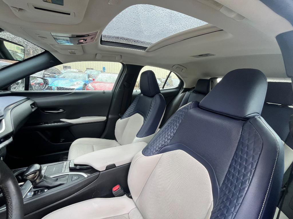 Used 2021 Lexus UX 200 w/ Premium Package image 30