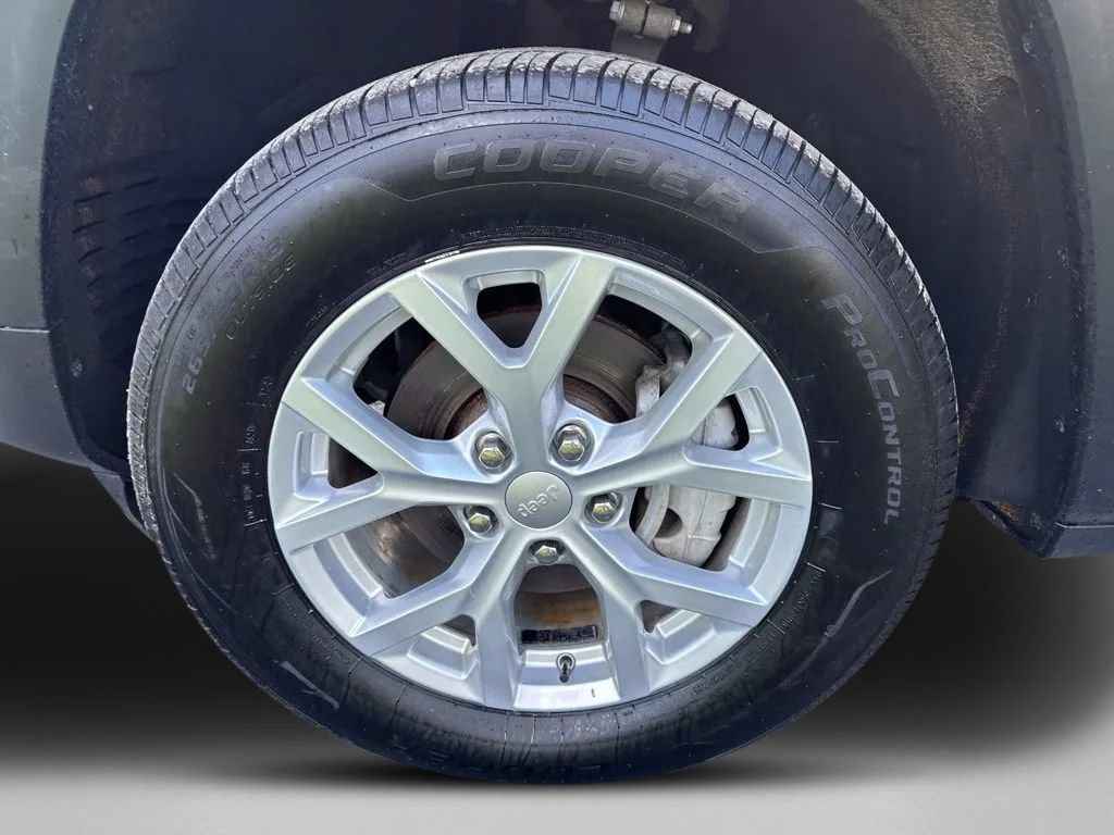 Used 2023 Jeep Grand Cherokee Limited AWD/4WD image 10