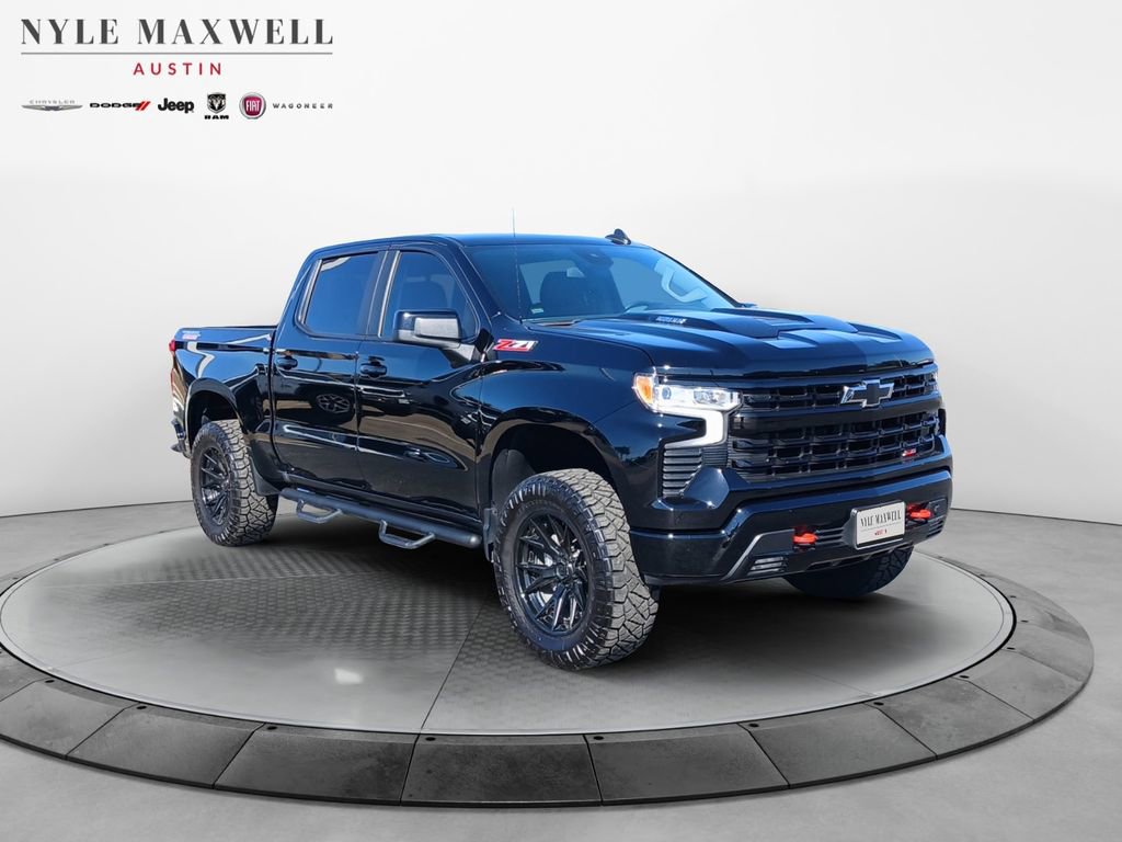 Used 2025 Chevrolet Silverado 1500 LT Trail Boss w/ Convenience Package II image 2