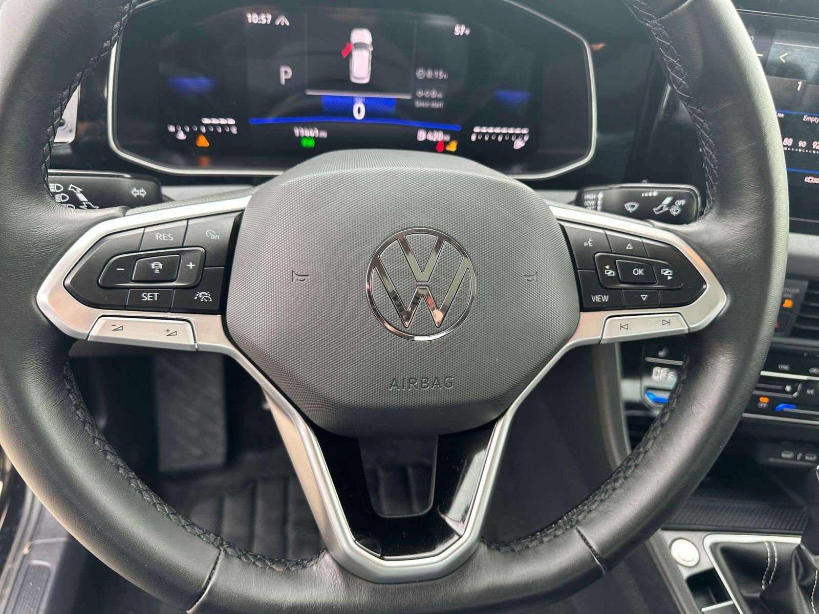 Used 2025 Volkswagen Jetta SE image 28