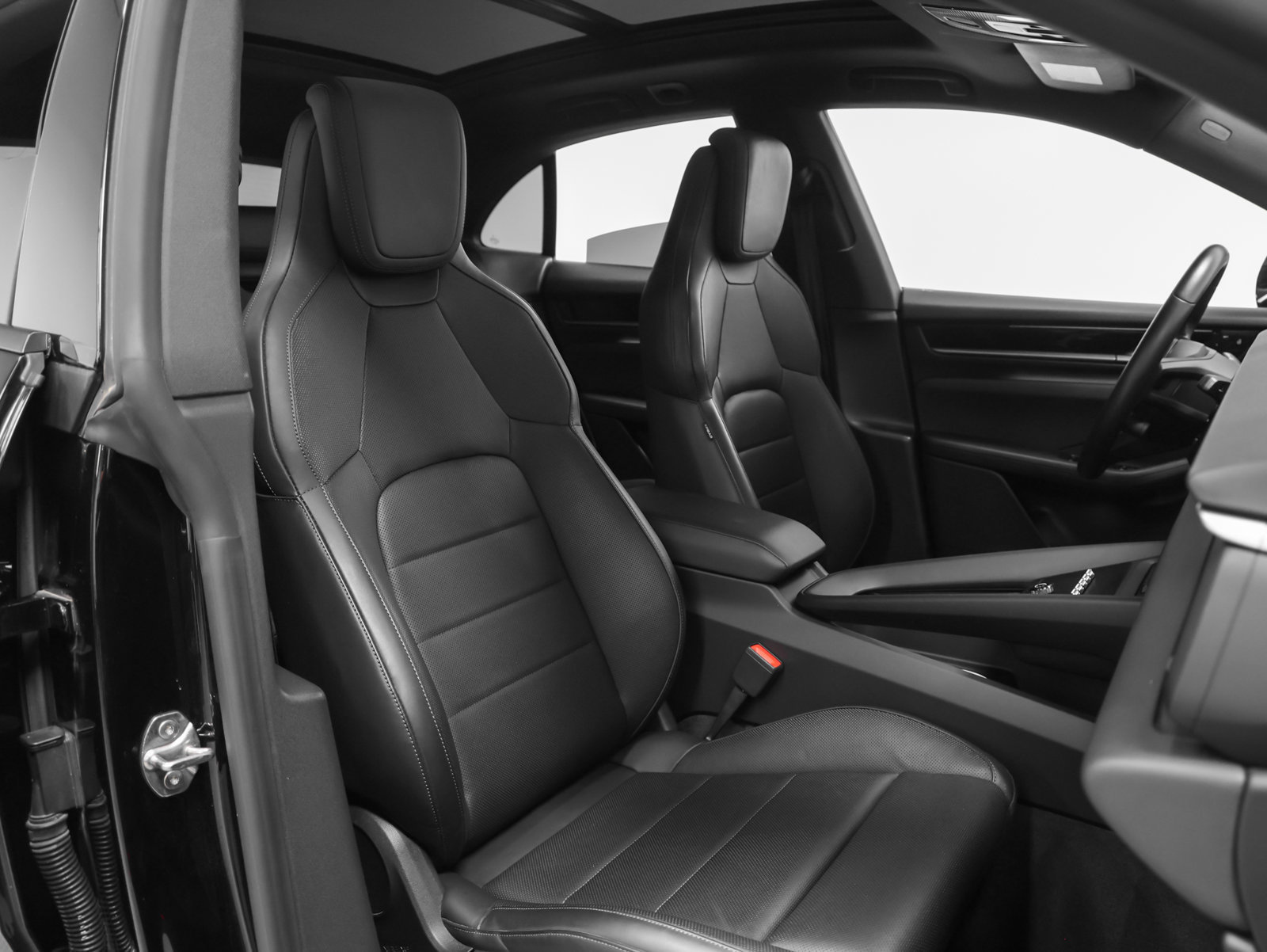 Certified 2025 Porsche Macan Electric RWD image 20