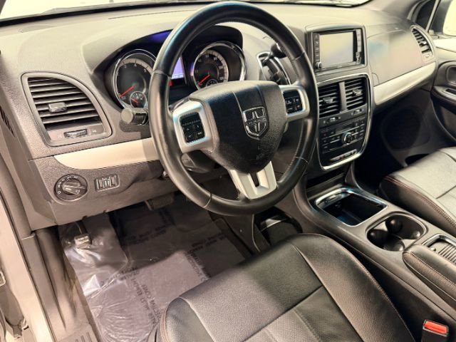 Used 2016 Dodge Grand Caravan R/T image 15