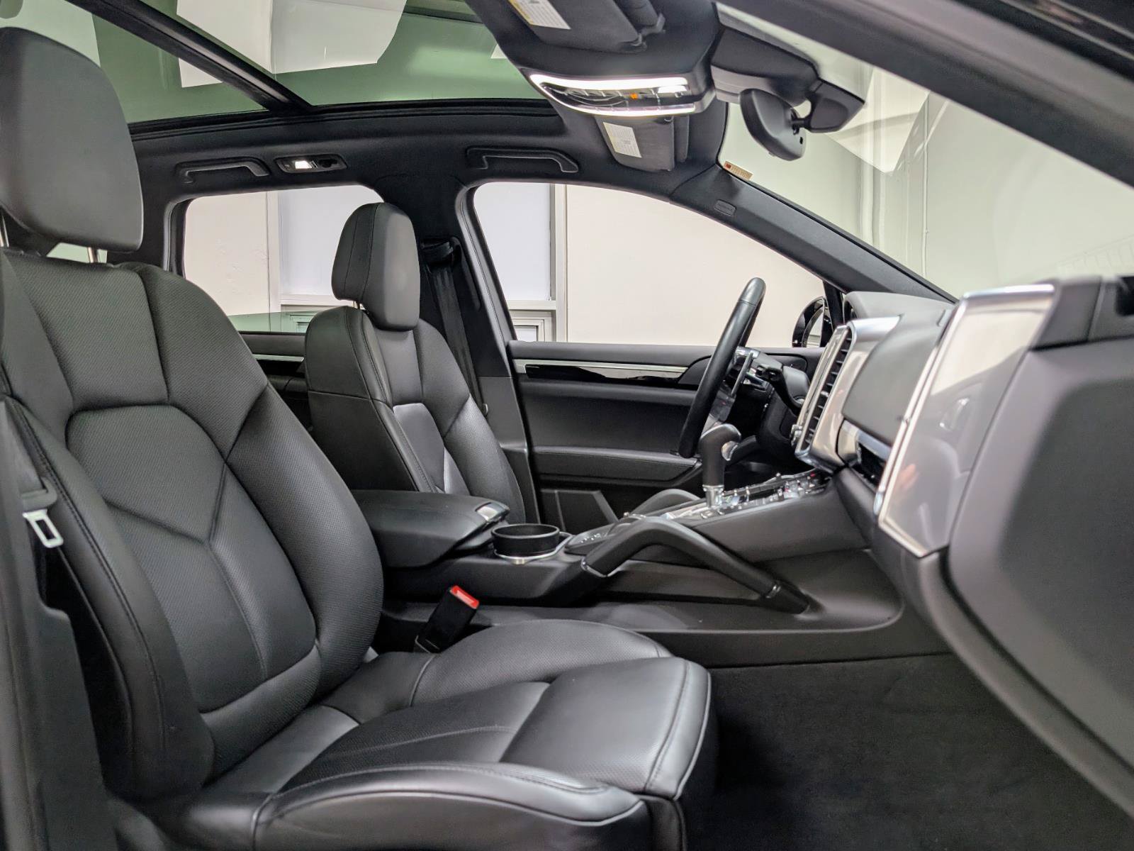 Used 2018 Porsche Cayenne S AWD/4WD image 25