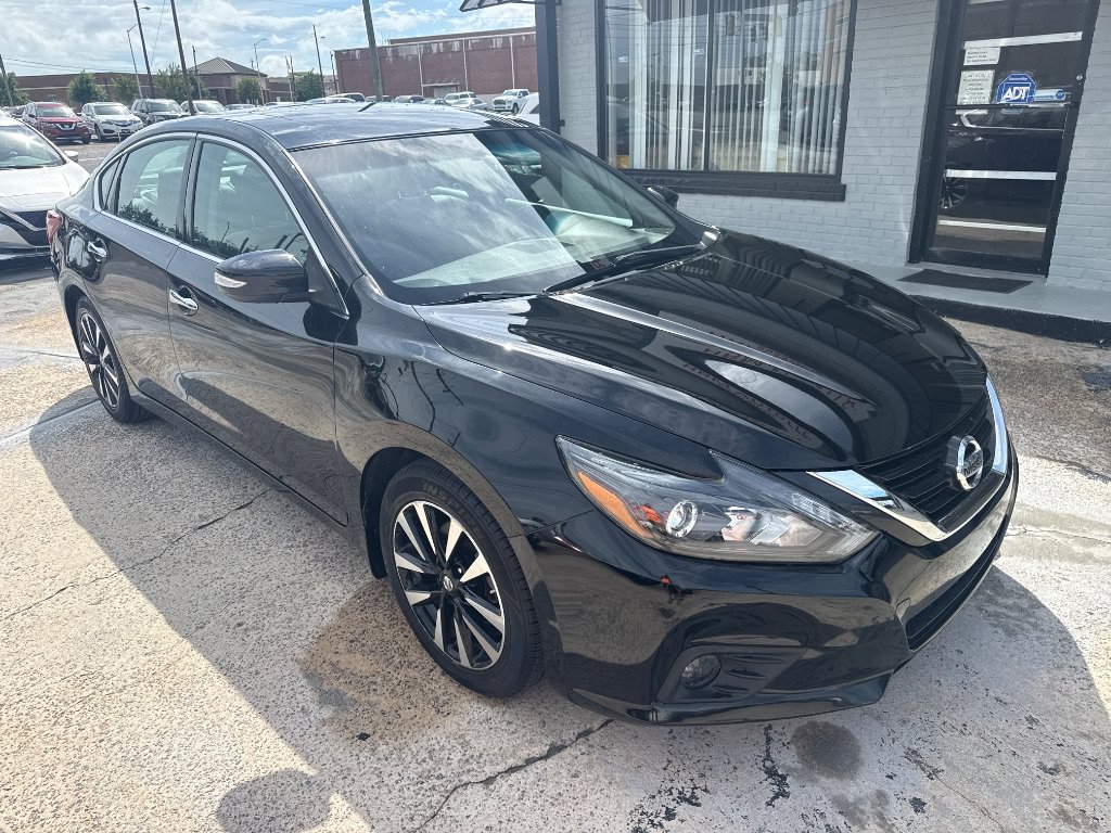 Used 2018 Nissan Altima 2.5 SL w/ 2.5 SL Technology Package FWD image 2