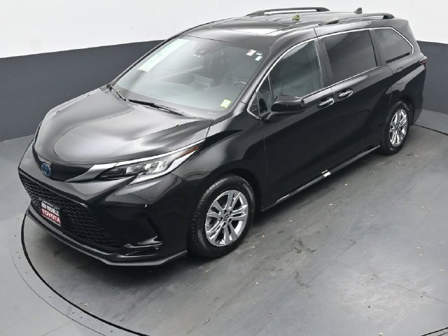 Used 2023 Toyota Sienna XSE w/ XSE Plus Package AWD/4WD image 37
