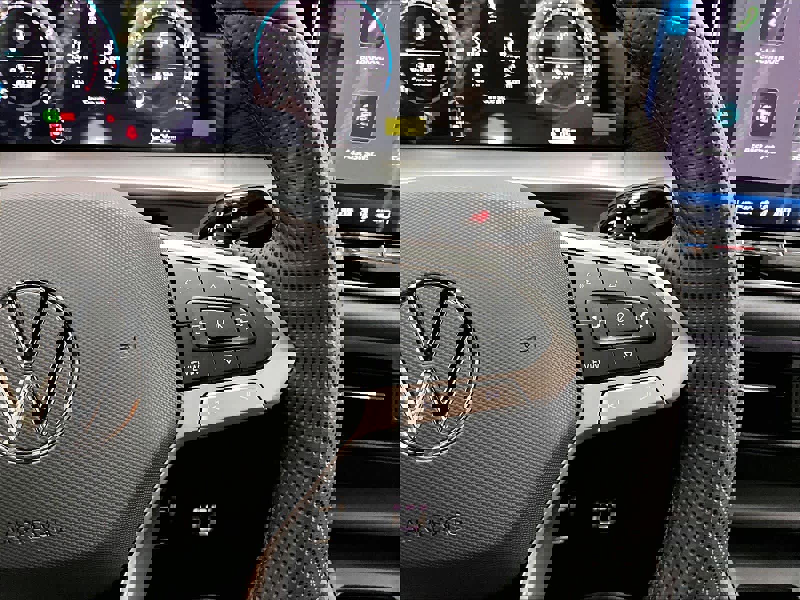 New 2026 Volkswagen Tiguan SE R-Line image 18