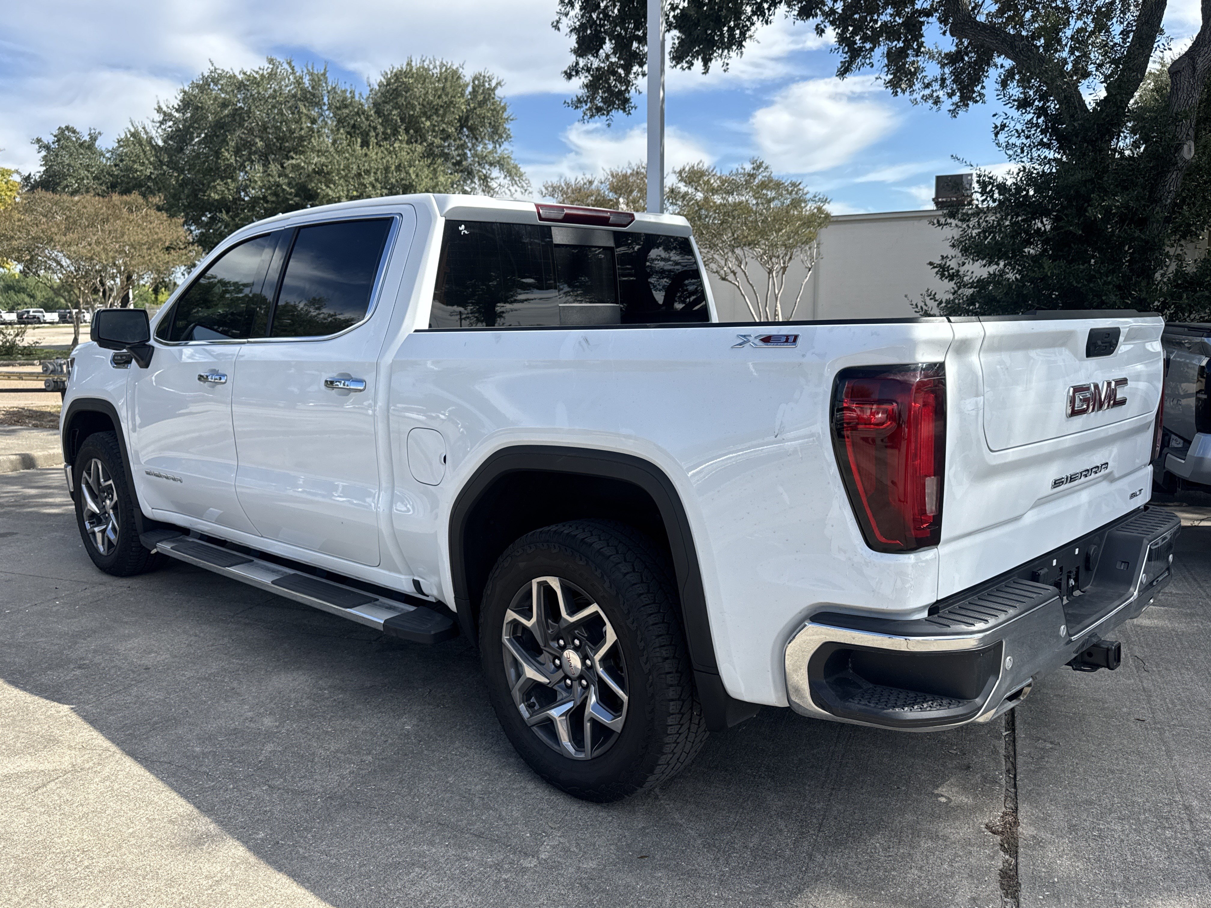 Used 2025 GMC Sierra 1500 SLT w/ SLT Premium Plus Package AWD/4WD image 15
