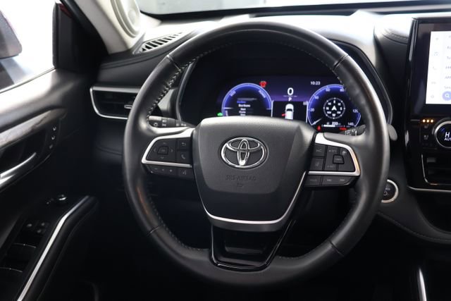 Used 2024 Toyota Highlander Platinum image 10
