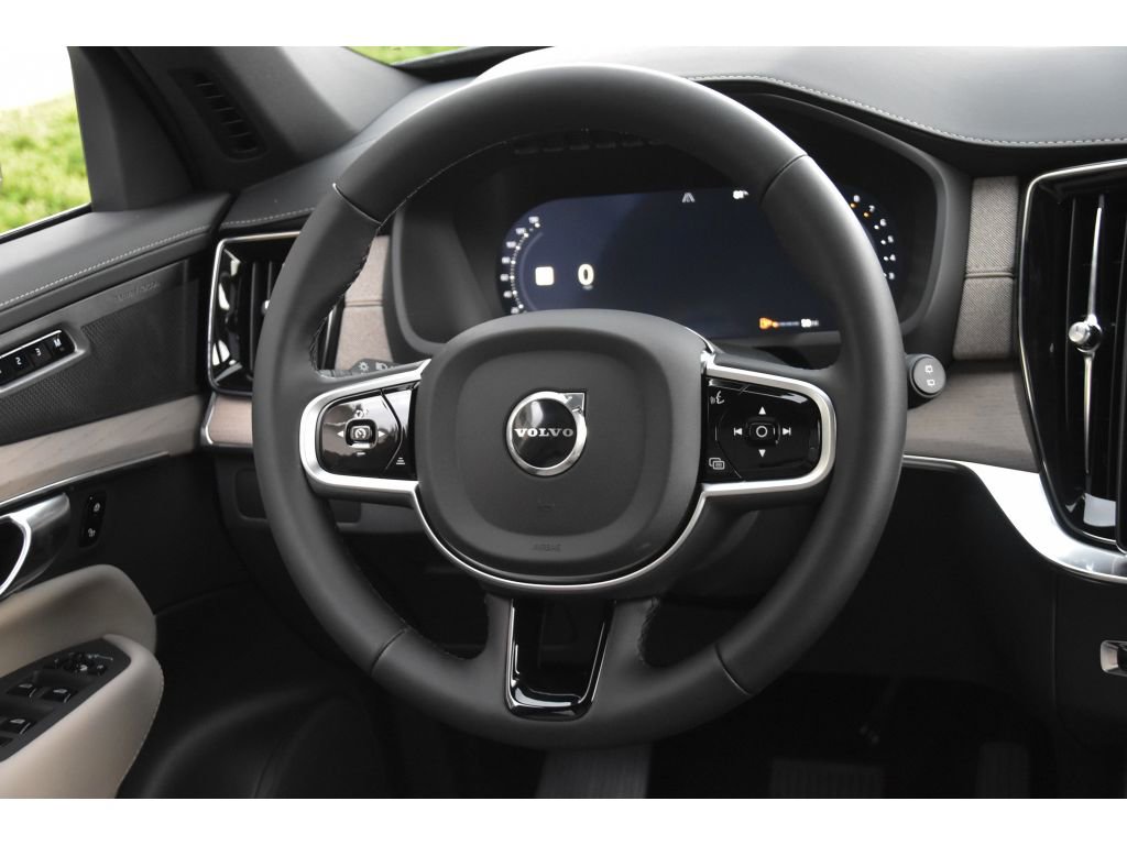 New 2026 Volvo XC90 B6 Plus w/ Protection Package Premier image 17