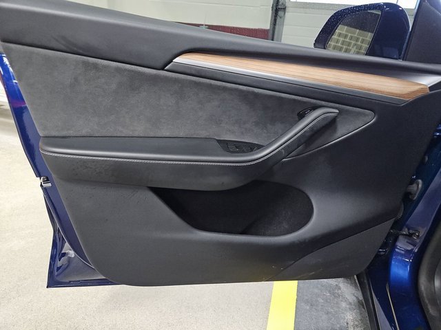 Used 2024 Tesla Model Y Performance image 7