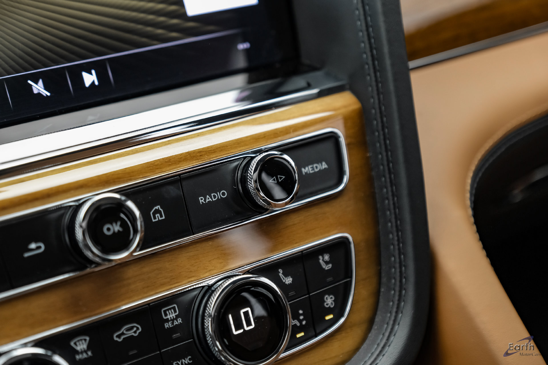 Used 2023 Bentley Bentayga Extended Wheelbase AWD/4WD image 62
