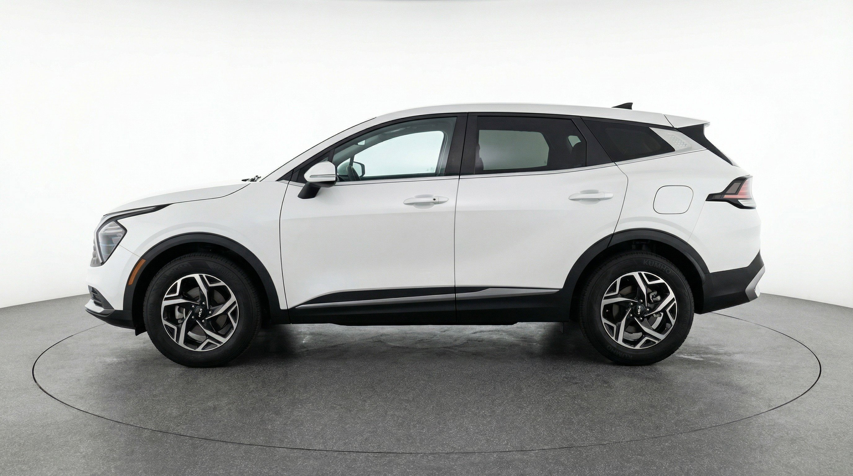 Used 2025 Kia Sportage LX image 5