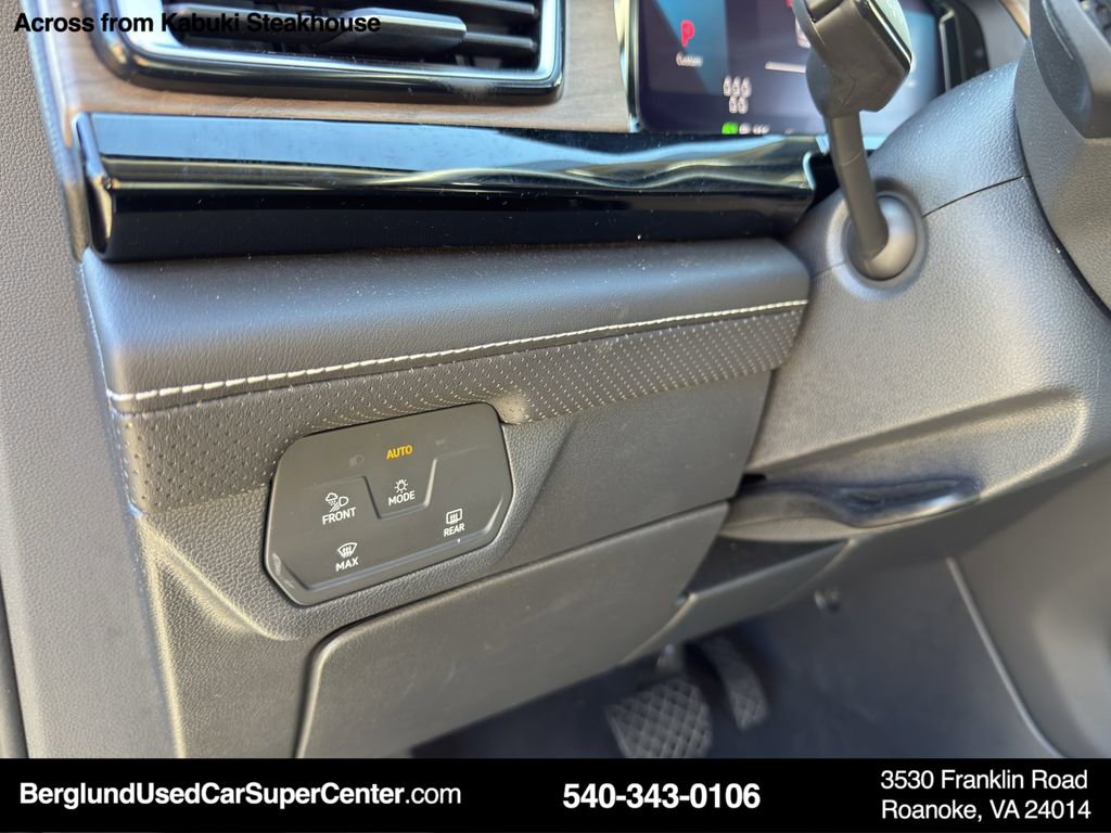 Used 2025 Volkswagen Atlas SE image 17