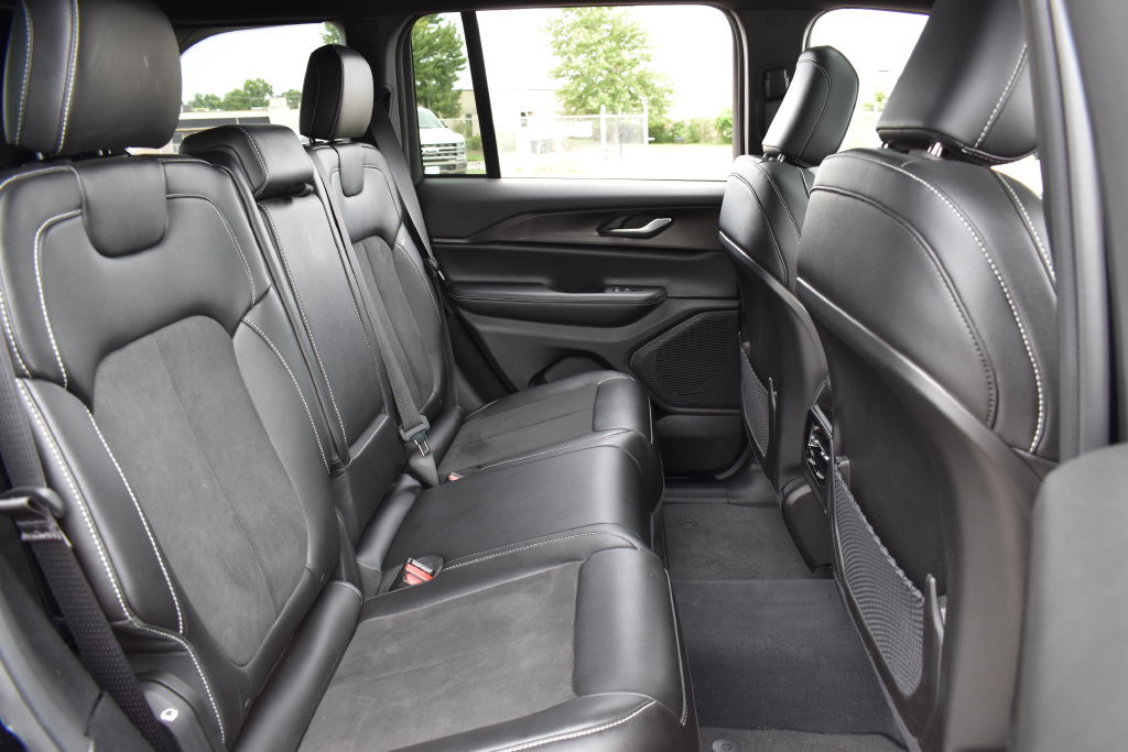 Used 2023 Jeep Grand Cherokee Altitude AWD/4WD image 27
