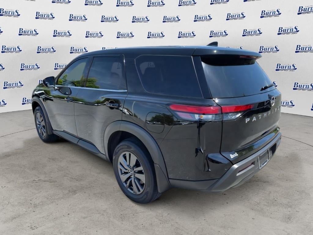 Used 2025 Nissan Pathfinder S FWD image 5