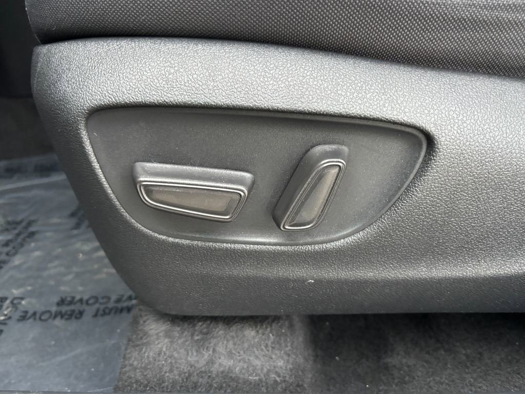 Used 2022 Toyota Highlander LE image 24