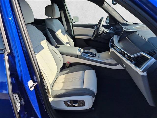 Certified 2025 BMW X7 M60i AWD/4WD image 21