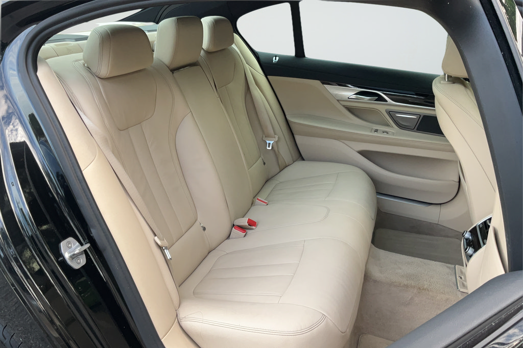 Used 2018 BMW 740i RWD image 21