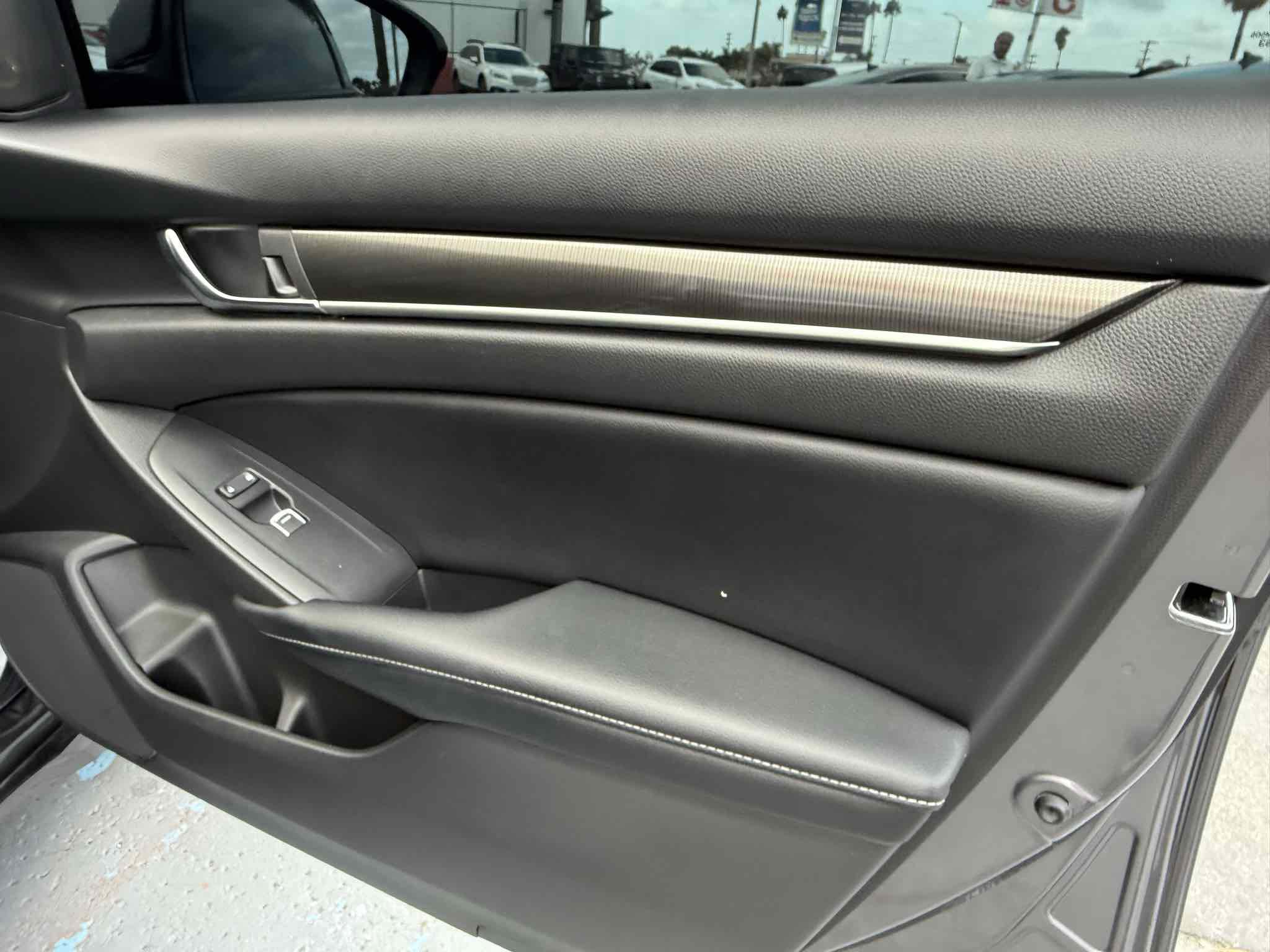 Used 2018 Honda Accord Sport image 32