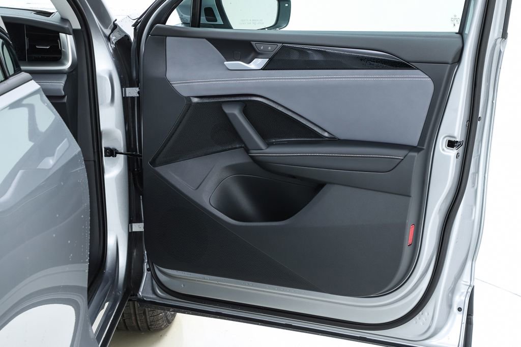 New 2026 Volkswagen Tiguan SE image 32