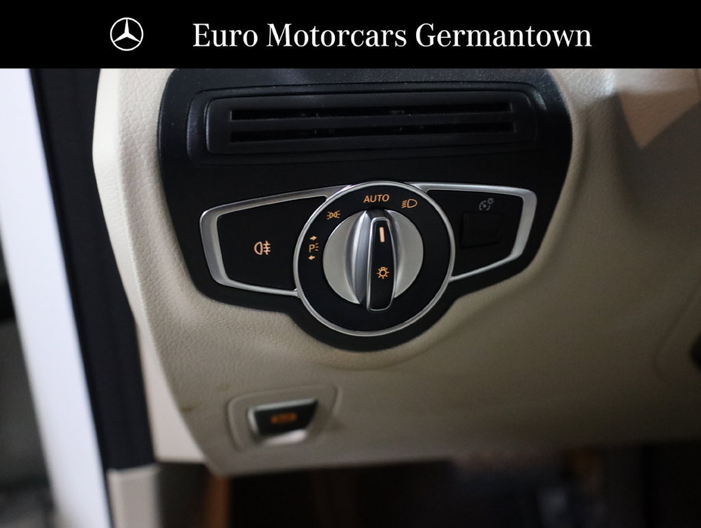 Used 2019 Mercedes-Benz GLC 350e 4MATIC image 11