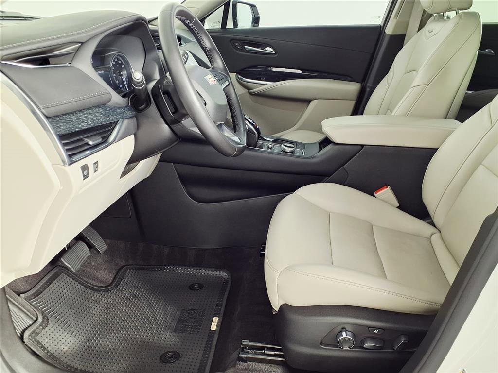 Certified 2023 Cadillac XT4 Premium Luxury w/ Enhanced Visibility Package image 16