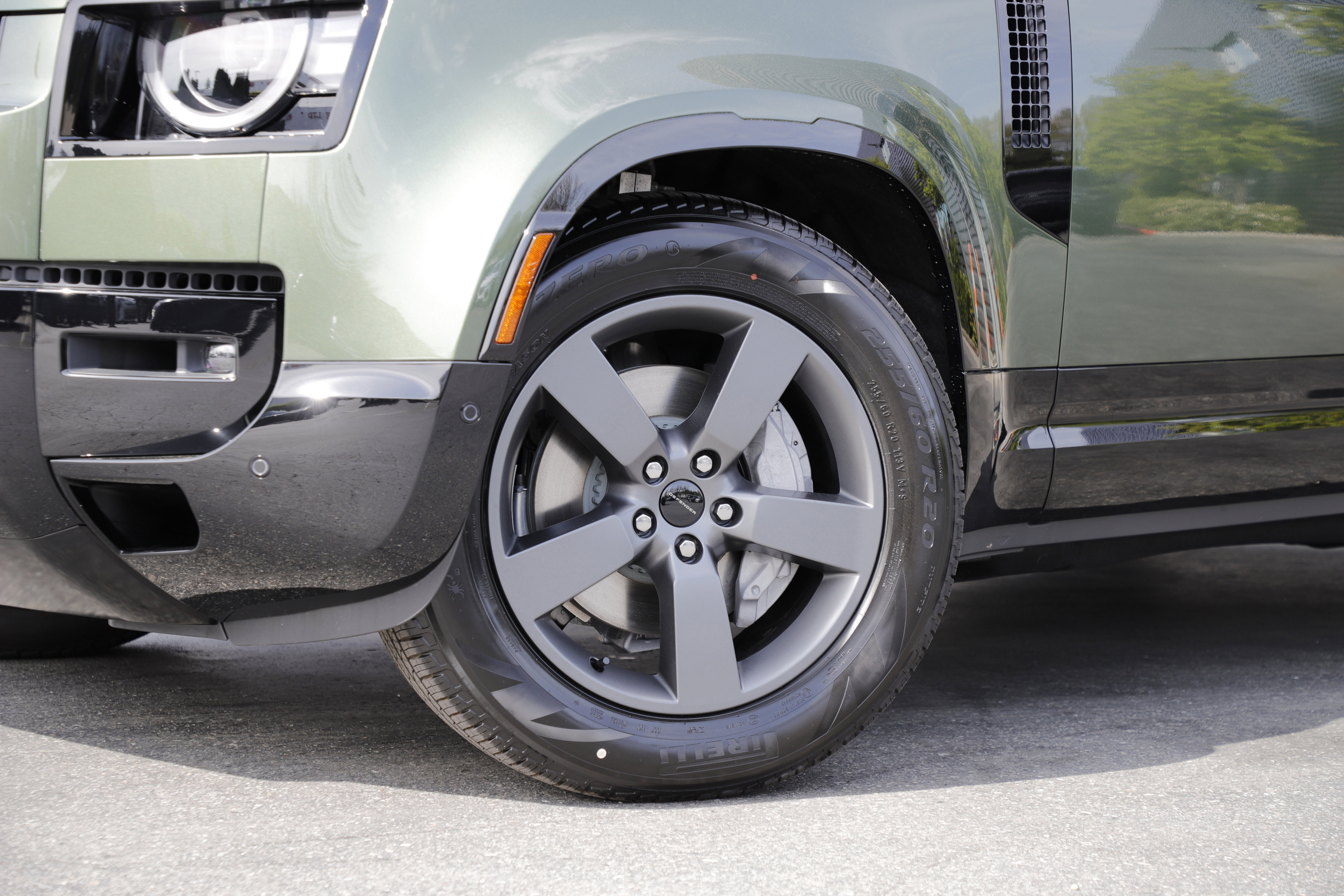 New 2026 Land Rover Defender 110 X-Dynamic SE image 2