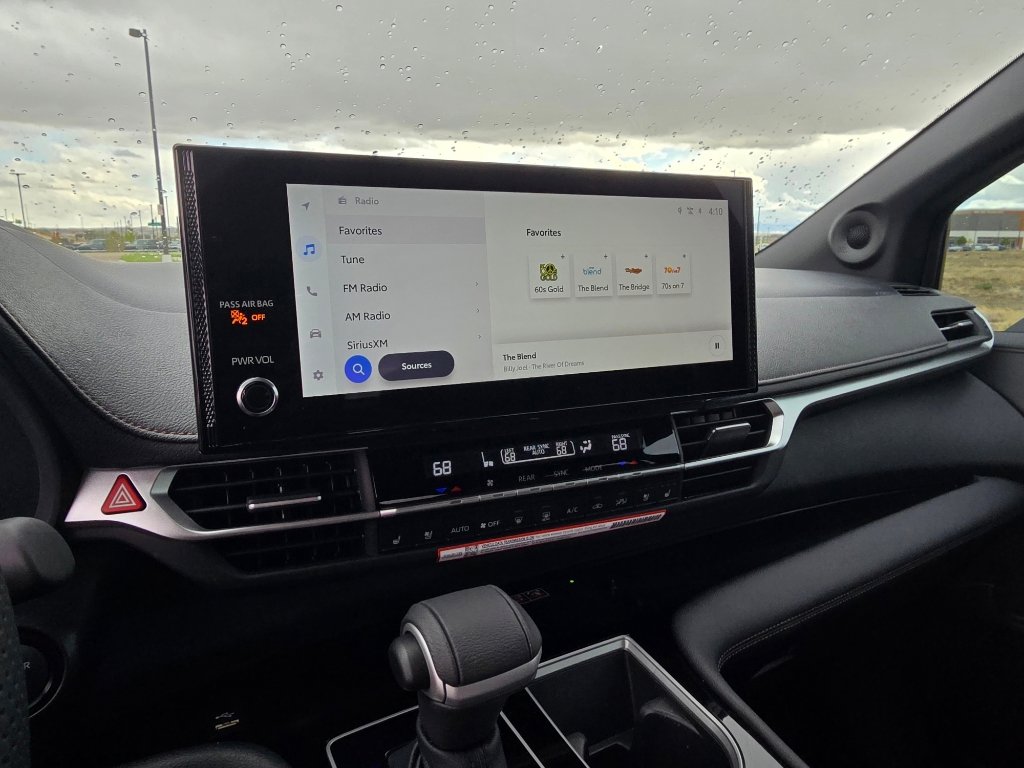 Used 2026 Toyota Sienna Limited image 22