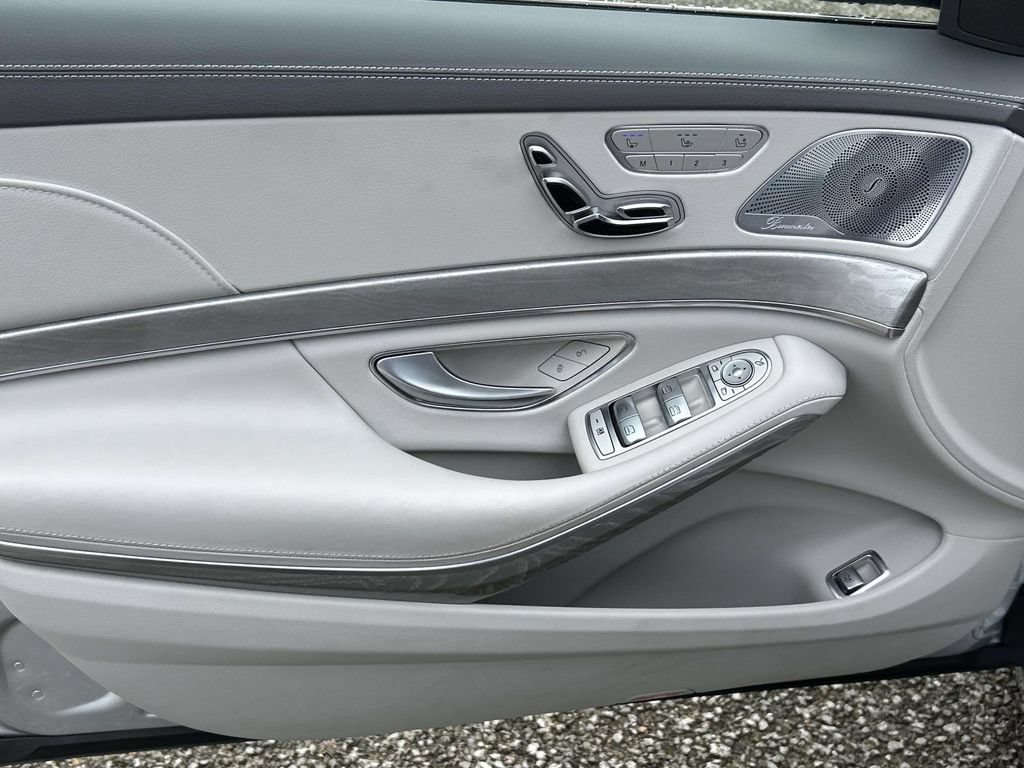 Used 2017 Mercedes-Benz S 550 Sedan image 16