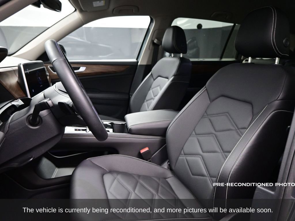 Used 2025 Volkswagen Atlas SE image 6