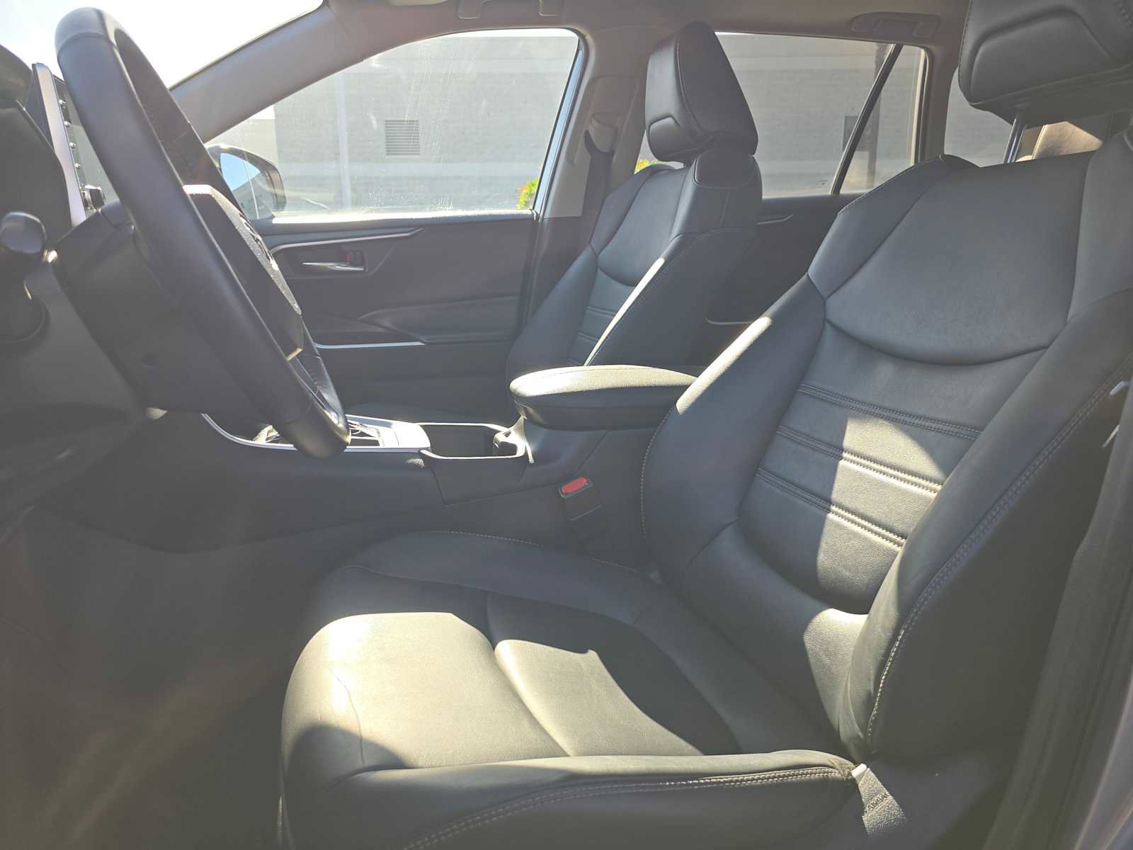 Used 2022 Toyota RAV4 XLE Premium image 23