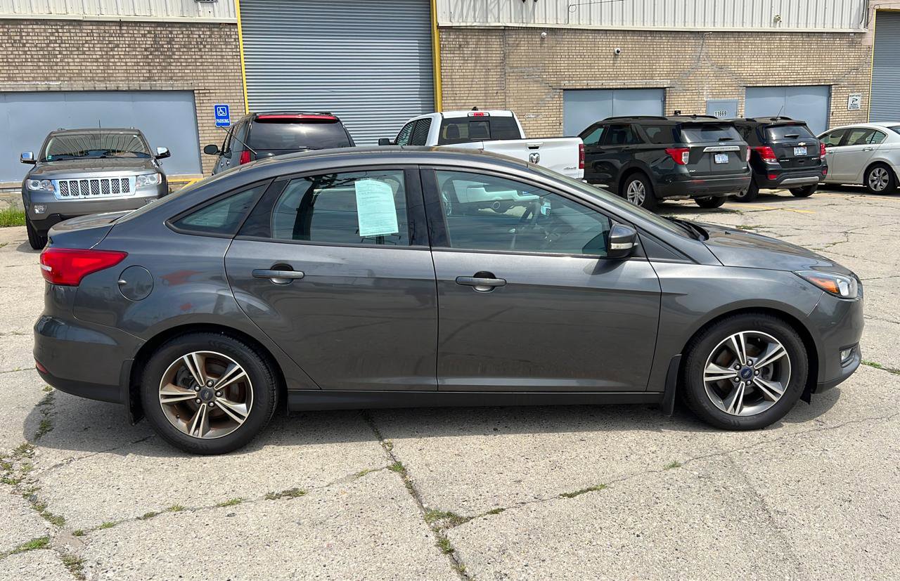 Used 2016 Ford Focus SE image 4