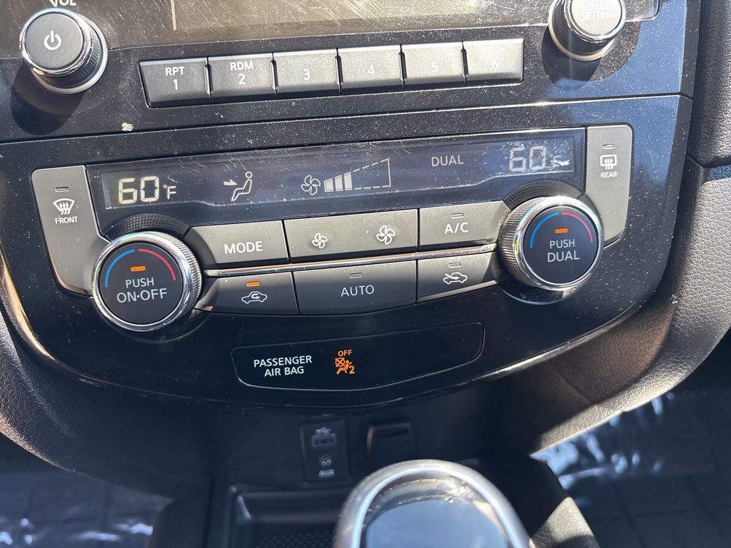 Used 2017 Nissan Rogue SV image 33