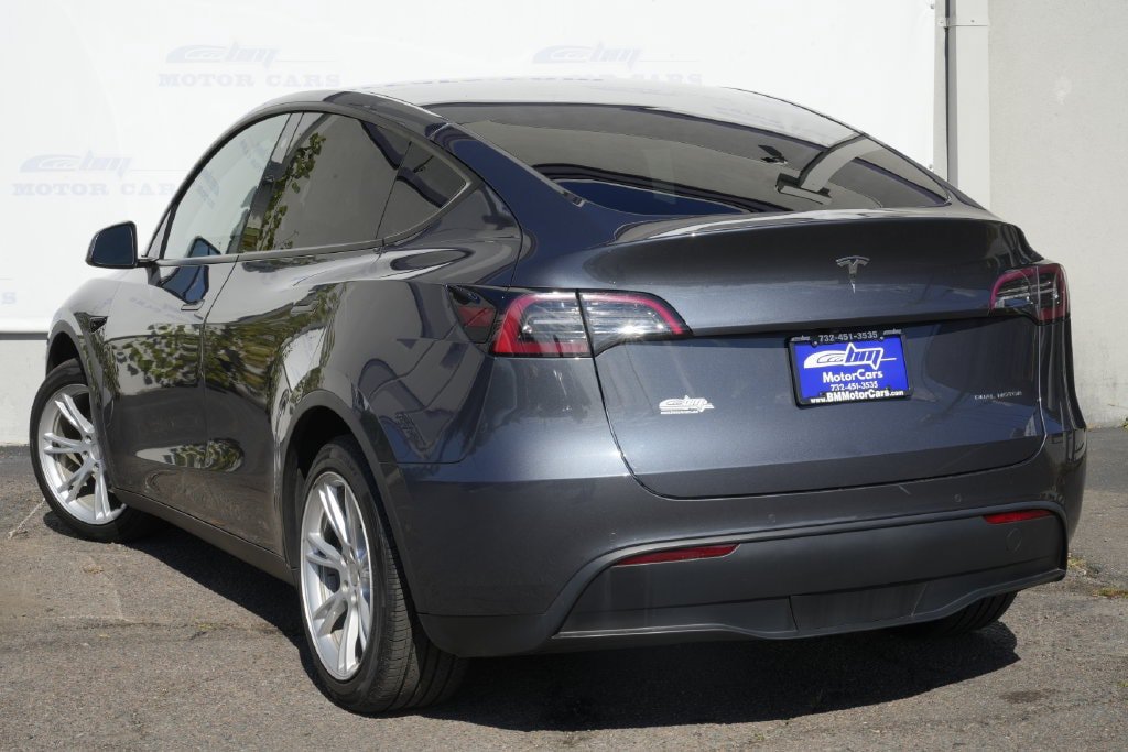 Used 2022 Tesla Model Y Long Range AWD/4WD image 5