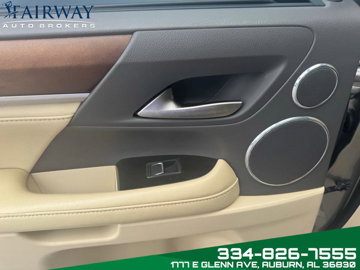 Used 2016 Lexus LX 570 4WD w/ Luxury Package image 18