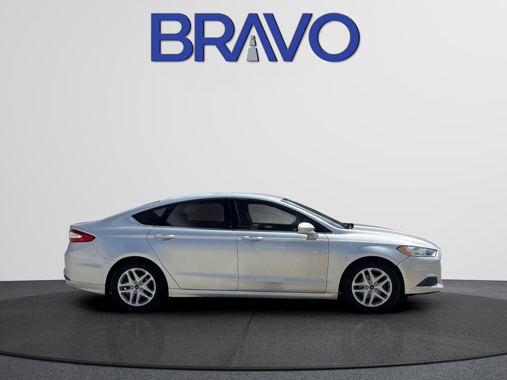 Used 2015 Ford Fusion SE image 4