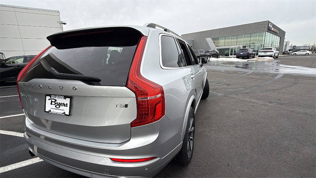 Used 2018 Volvo XC90 T5 Momentum w/ Convenience Package image 3