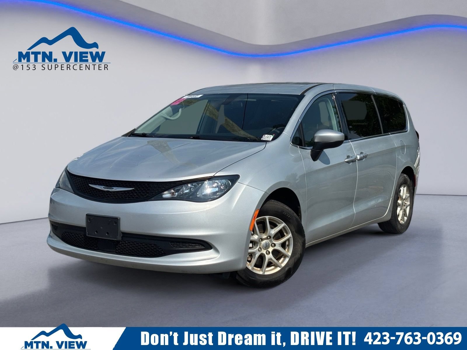 Used 2022 Chrysler Voyager LX FWD image 1