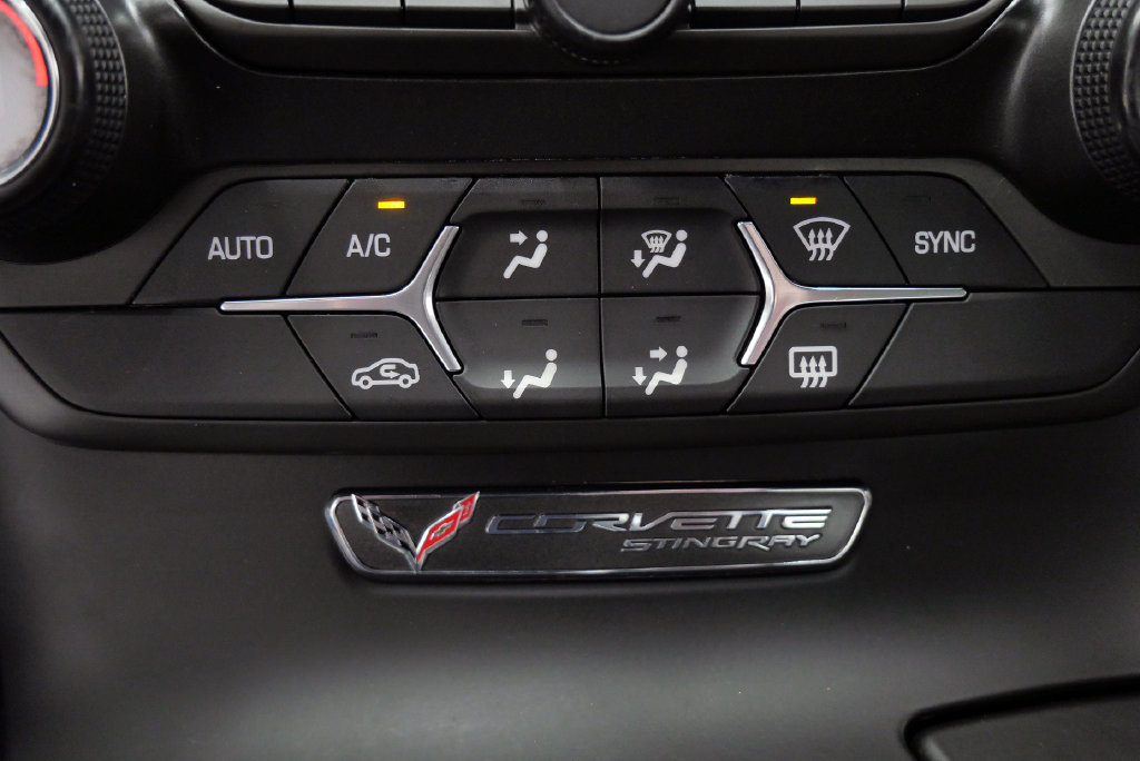 Used 2019 Chevrolet Corvette Stingray Coupe w/ 1LT RWD image 28
