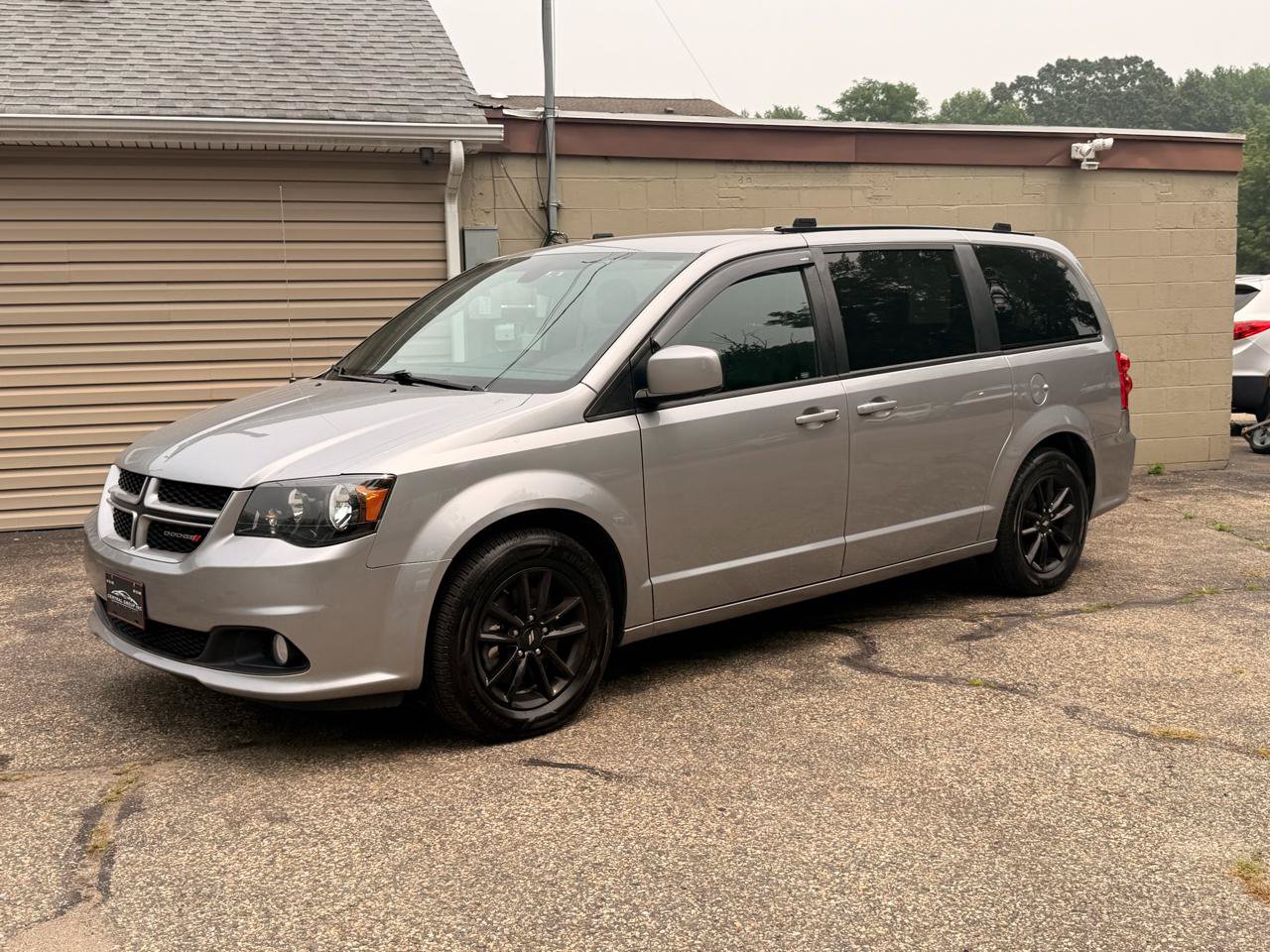 Used 2020 Dodge Grand Caravan GT FWD image 2