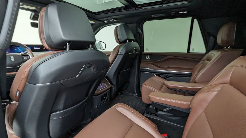 Used 2025 Lincoln Navigator L Reserve image 38