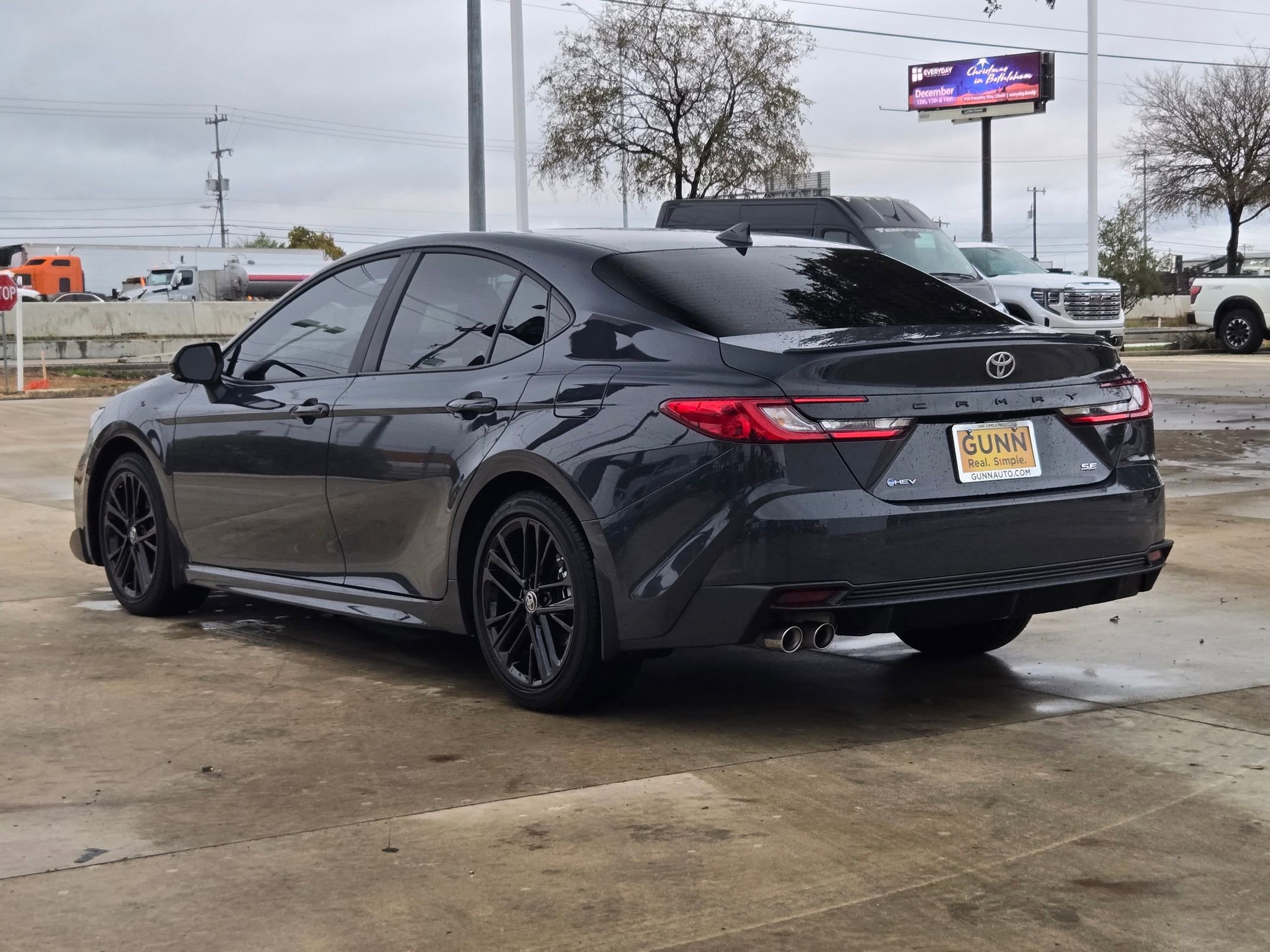 Used 2025 Toyota Camry SE image 5