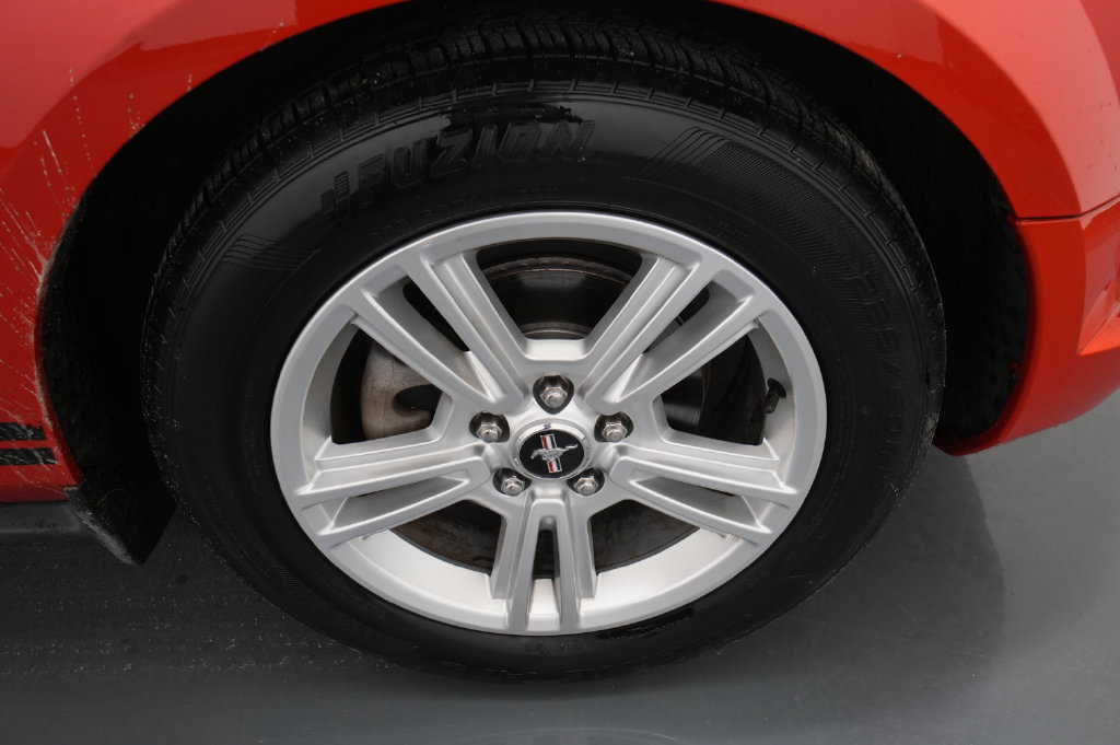 Used 2005 Ford Mustang Convertible RWD image 9