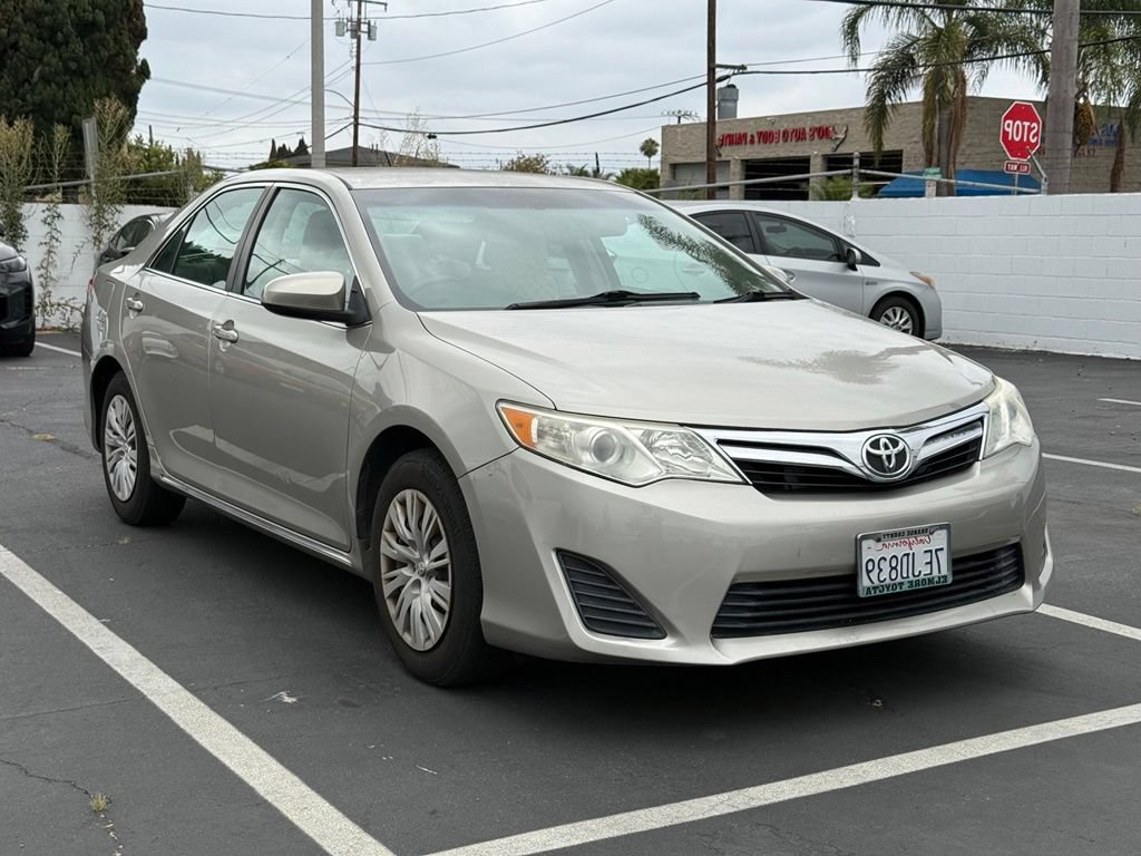 Used 2014 Toyota Camry LE FWD image 2