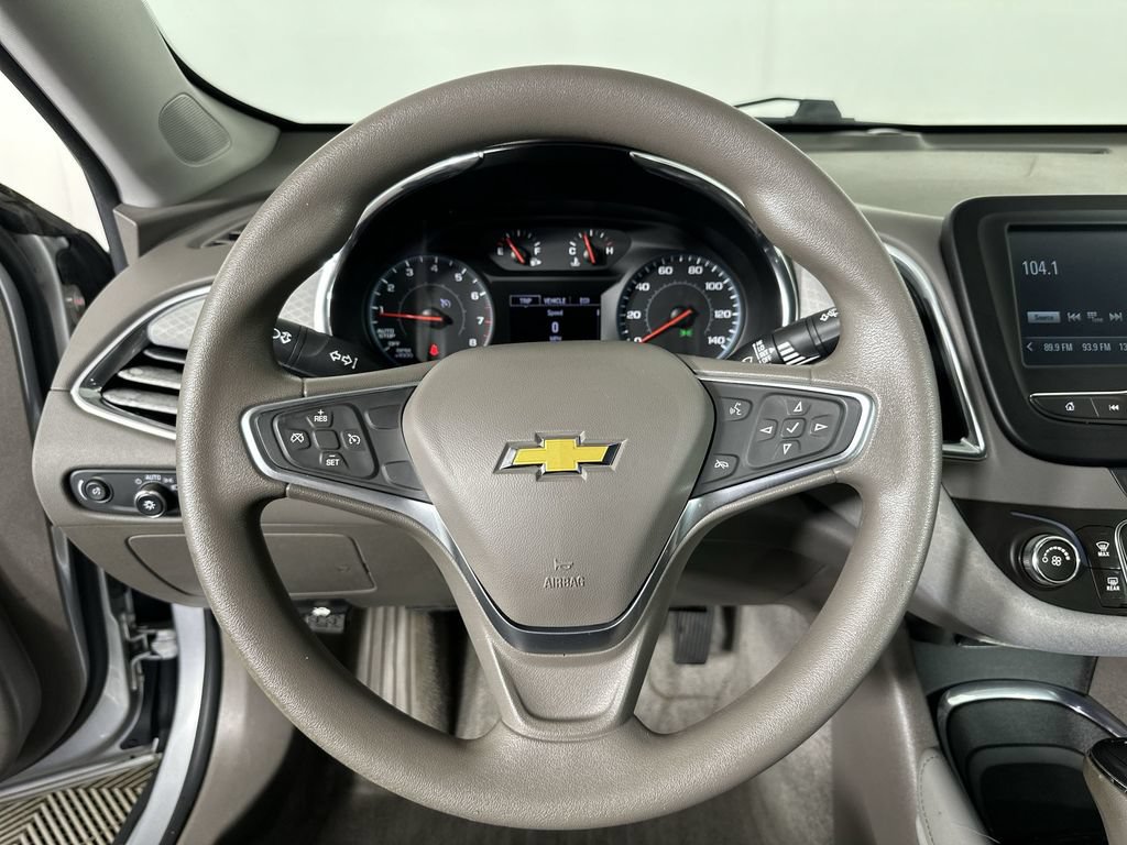Used 2018 Chevrolet Malibu LT FWD image 13