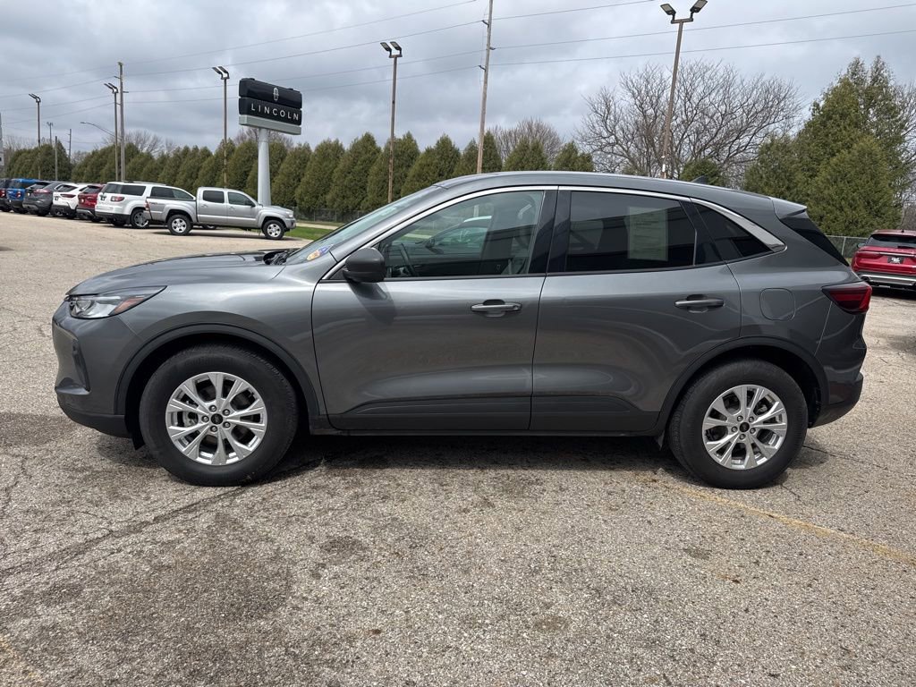 Used 2023 Ford Escape Active w/ Tech Pack #1 AWD/4WD image 4