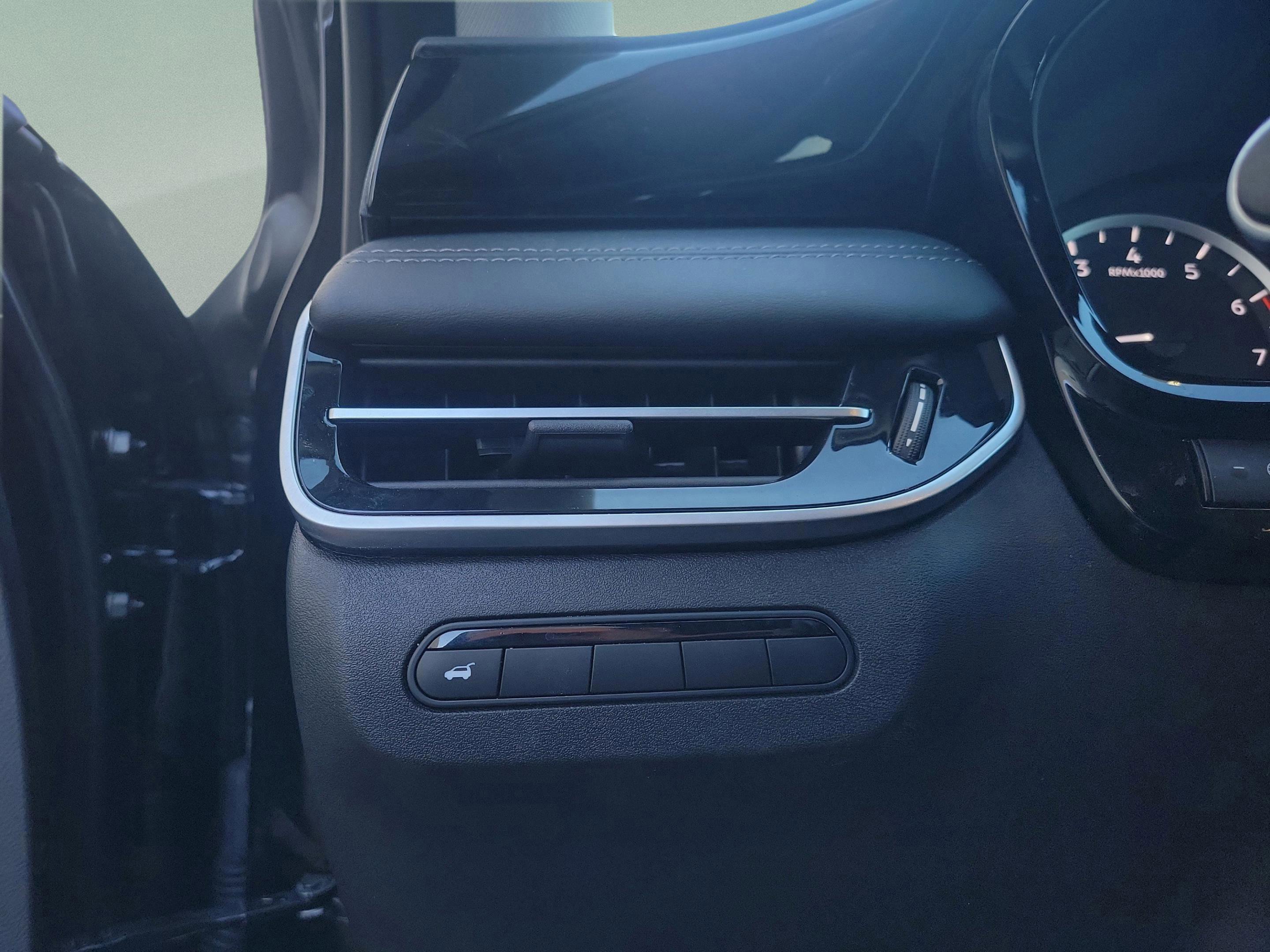 Certified 2025 INFINITI QX60 Pure image 37