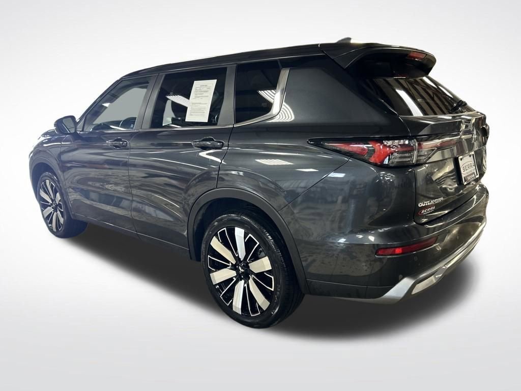 Used 2025 Mitsubishi Outlander SE AWD/4WD image 3