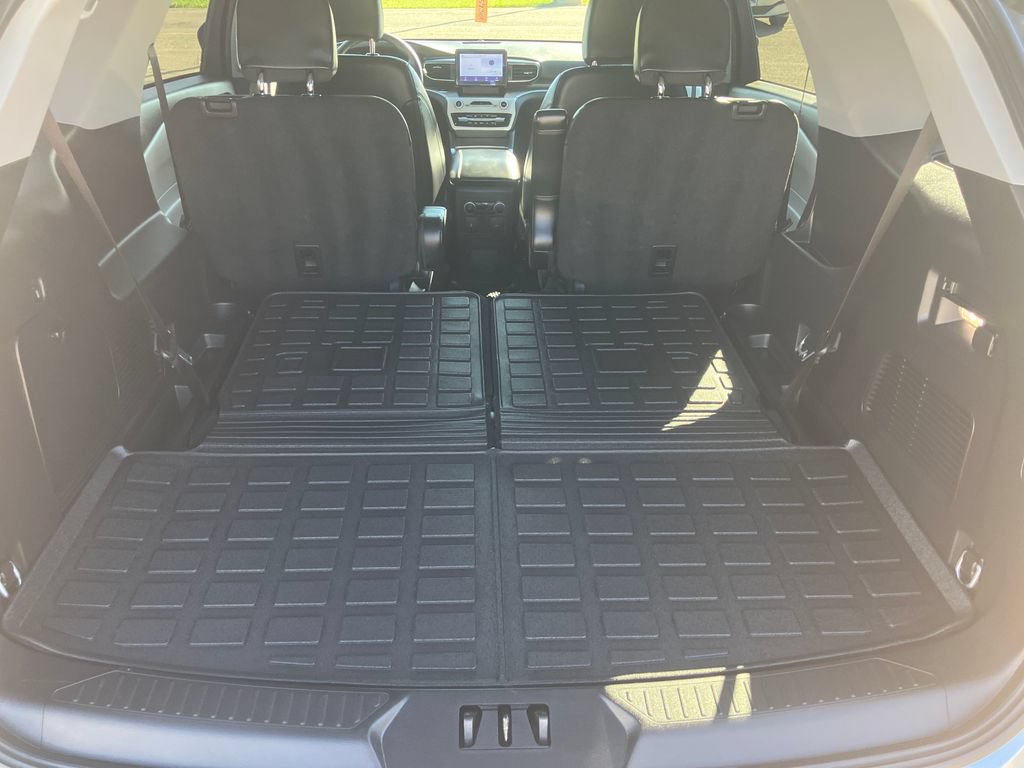 Used 2024 Ford Explorer XLT w/ Equipment Group 202A AWD/4WD image 21